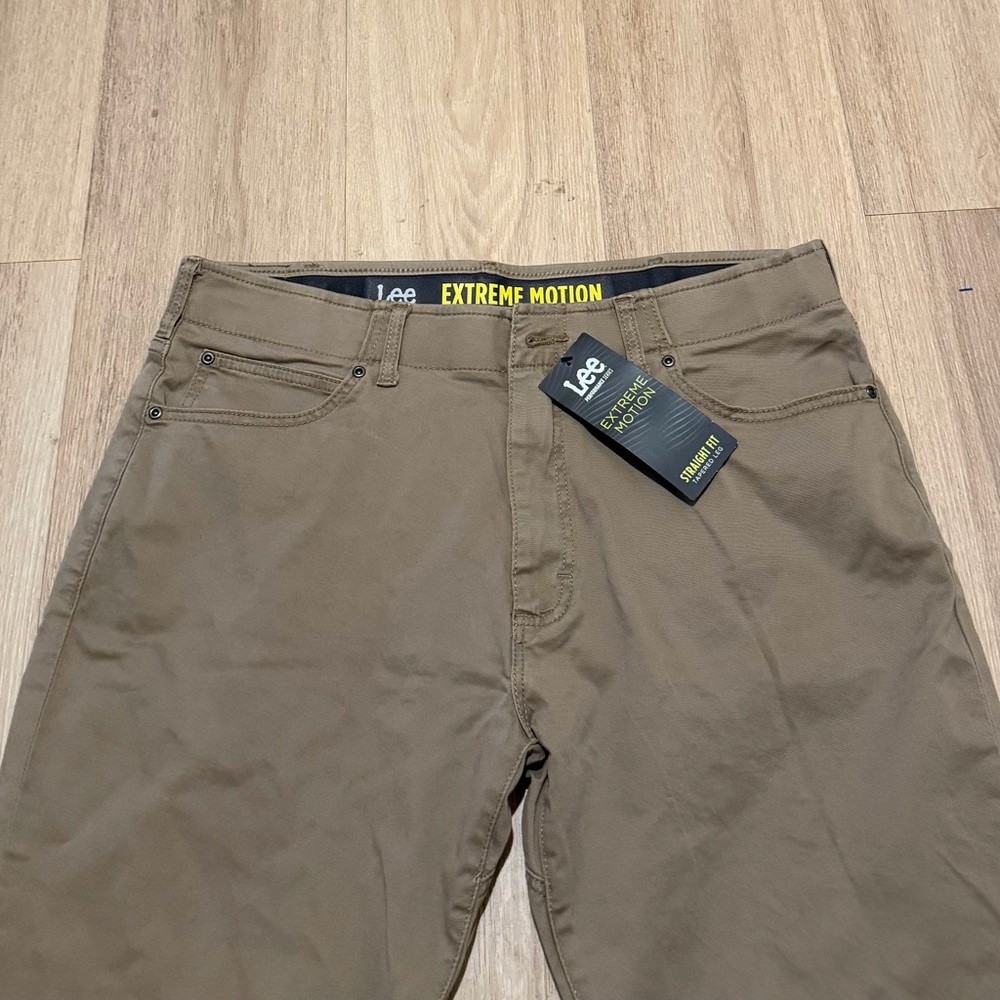 Lee Men’s Extreme Motion Straight Fit Tapered Leg Tan Pants size 36x34 NWT - Picture 3 of 6